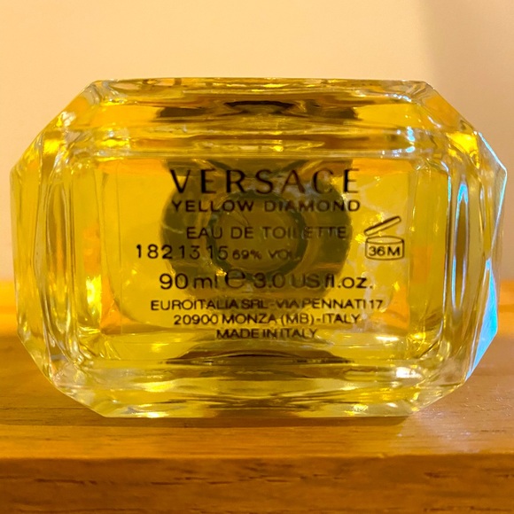 VERSACE Yellow Diamond Eau De Toilette 3.0 fl.oz - Picture 2 of 2